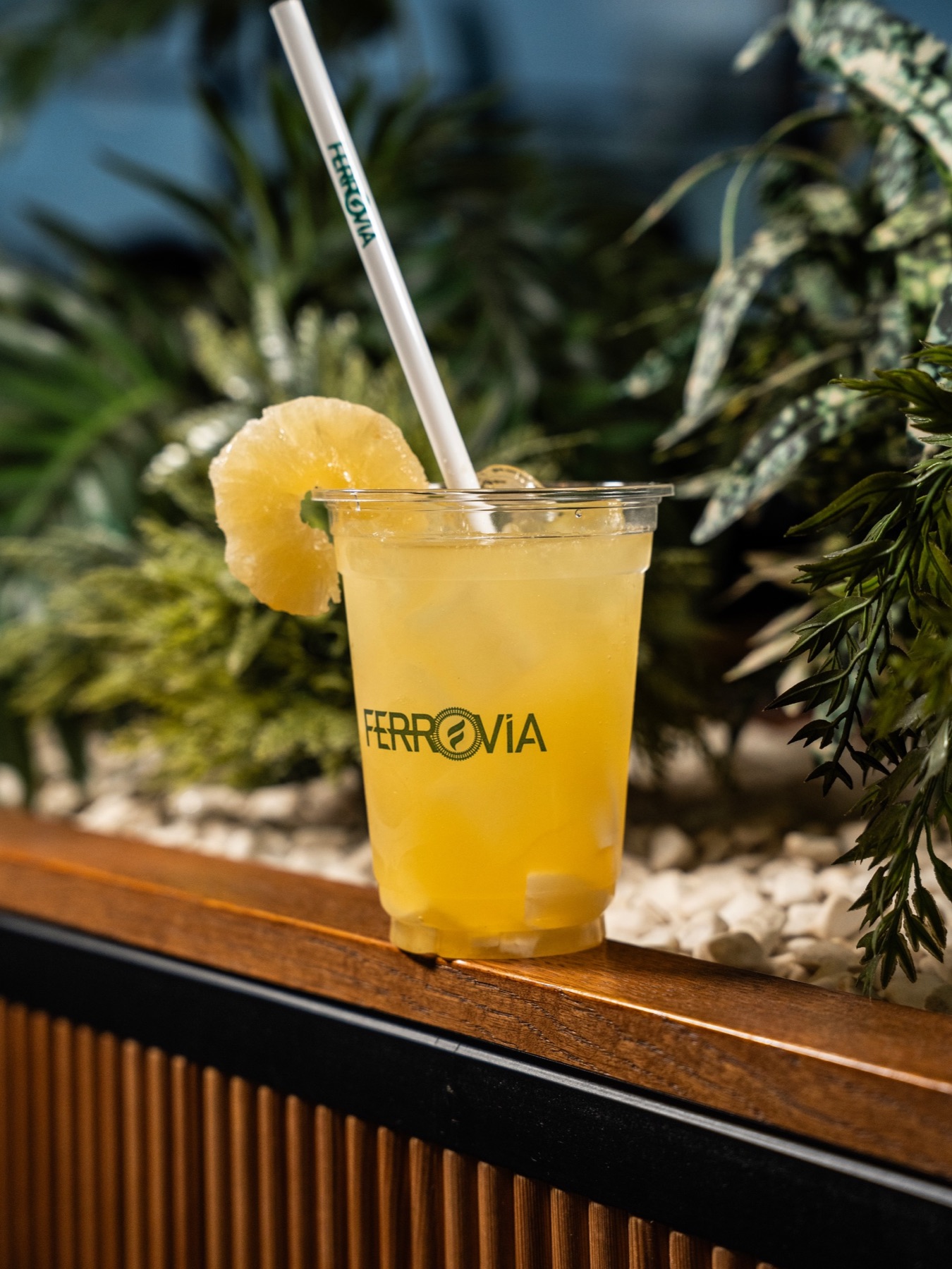 Ferrovia bardağında limonata